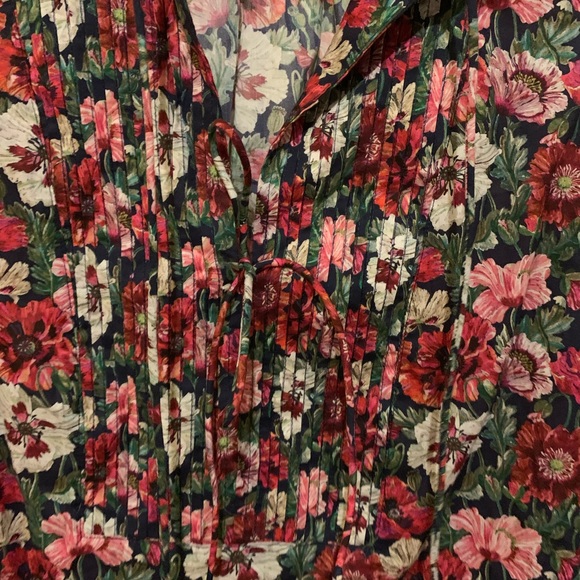 J. CREW LIBERTY BLOUSE SIZE SMALL SCALLOP DETAIL - Picture 7 of 8